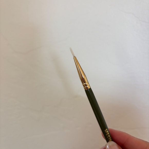 KJH X SPECTRUM Makeup Brush #22 - Picture 1 of 2